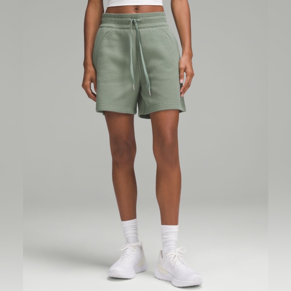 Lululemon Scuba High-Rise Short 5”.